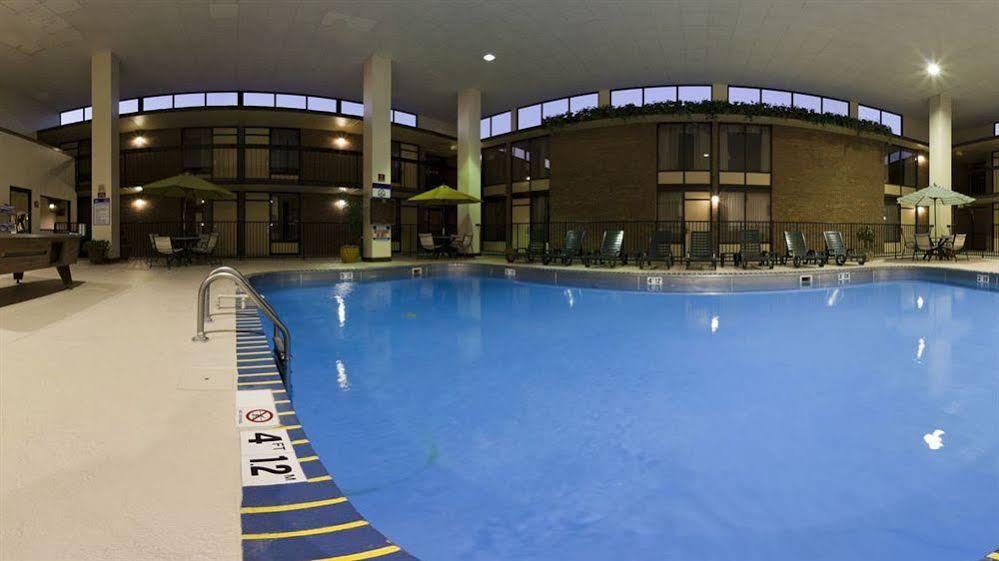 Holiday Inn Jonesboro Exterior photo